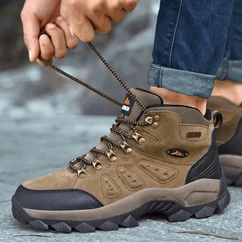 Waterproof hiking boots + free belt as a gift